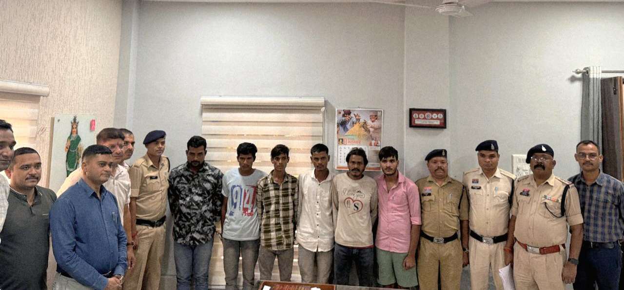 खैरागढ़/गंडई. गुजरात से चल रहा था नशे का नेटवर्क — केसीजी पुलिस की सटीक कार्रवाई में 6 तस्कर और एक नाबालिग गिरफ्तार, 3184 नशीली कैप्सूल जब्त