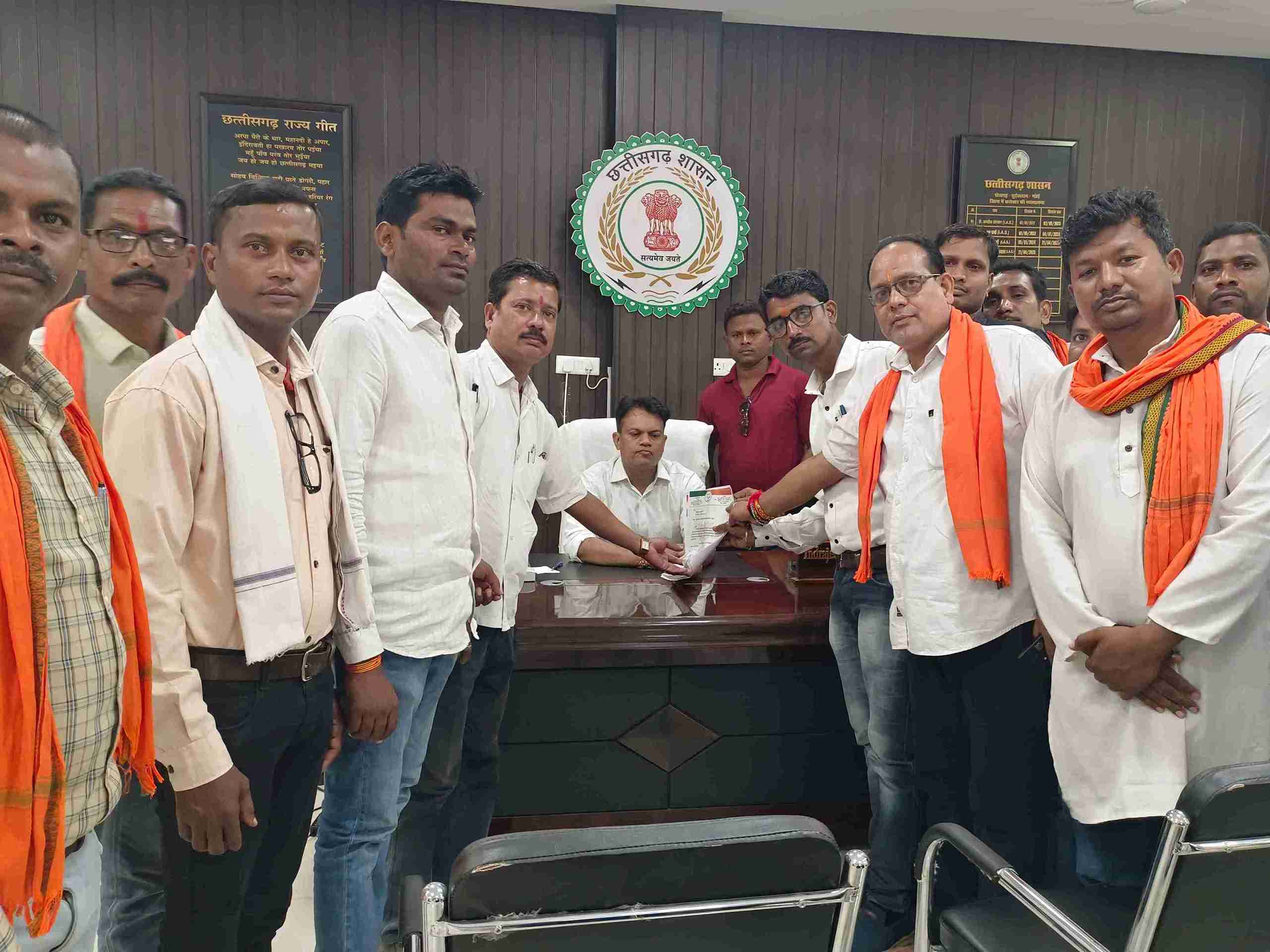 खैरागढ़/छुईखदान. सीईओ की लगातार अनुपस्थिति से पंचायतों में विकास कार्य ठप, सरपंच संघ ने कलेक्टर को सौंपी शिकायत