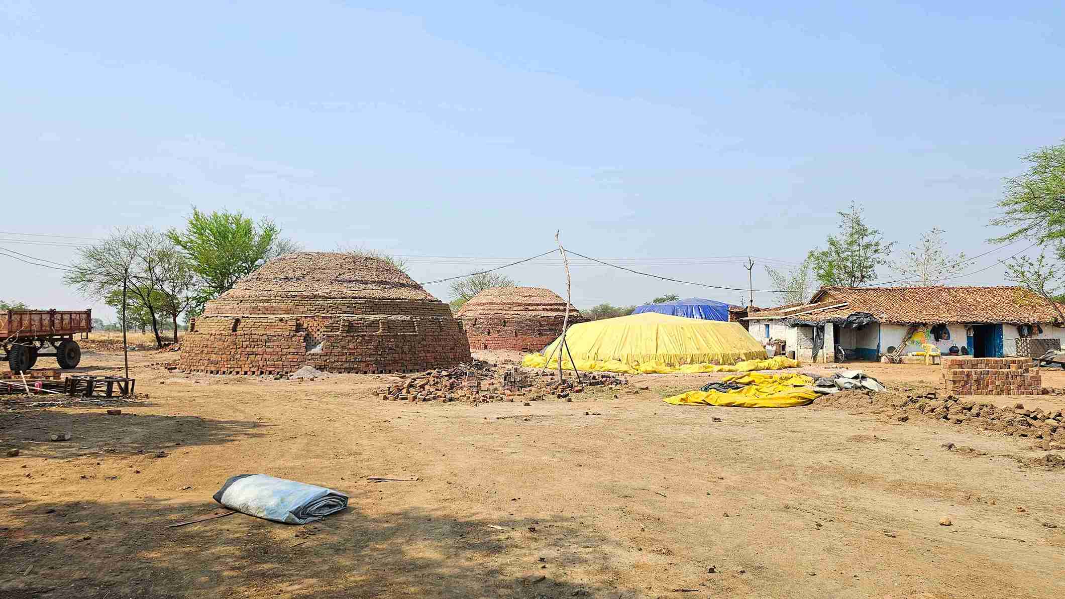 खैरागढ़. अवैध ईंट भट्ठों पर कार्रवाई के बजाय खनिज अधिकारी कर रहे रिश्वतखोरी