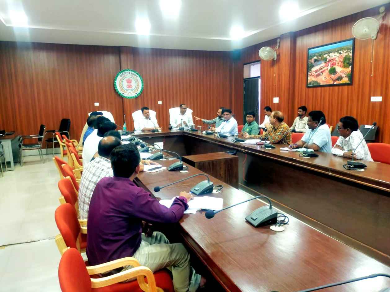 खैरागढ़. आवारा मवेशियों पर नियंत्रण के लिए कलेक्टर की सख्ती खुले में मवेशी छोड़ने पर लगेगा जुर्माना
