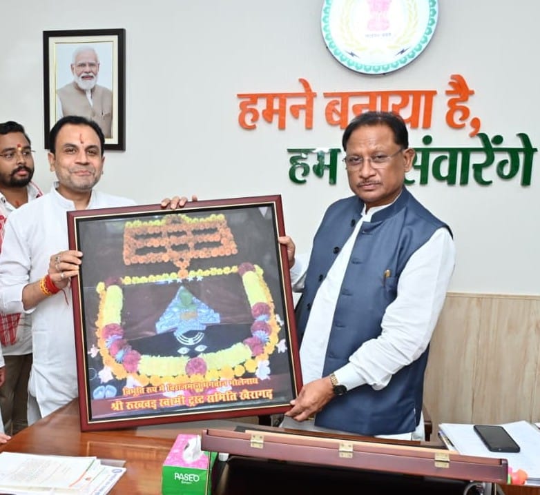 खैरागढ़ के विकास के लिए सांसद प्रतिनिधि ने सीएम को सौंपा प्रस्ताव – तीर्थाटन कॉरिडोर से लेकर पर्यटन पुनर्जीवन तक