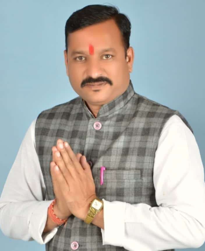 खैरागढ़. “क्या मुख्यमंत्री सिर्फ भाजपा के हैं?” — मनराखन देवांगन का तीखा सवाल, सीएम से मुलाकात पर विवाद