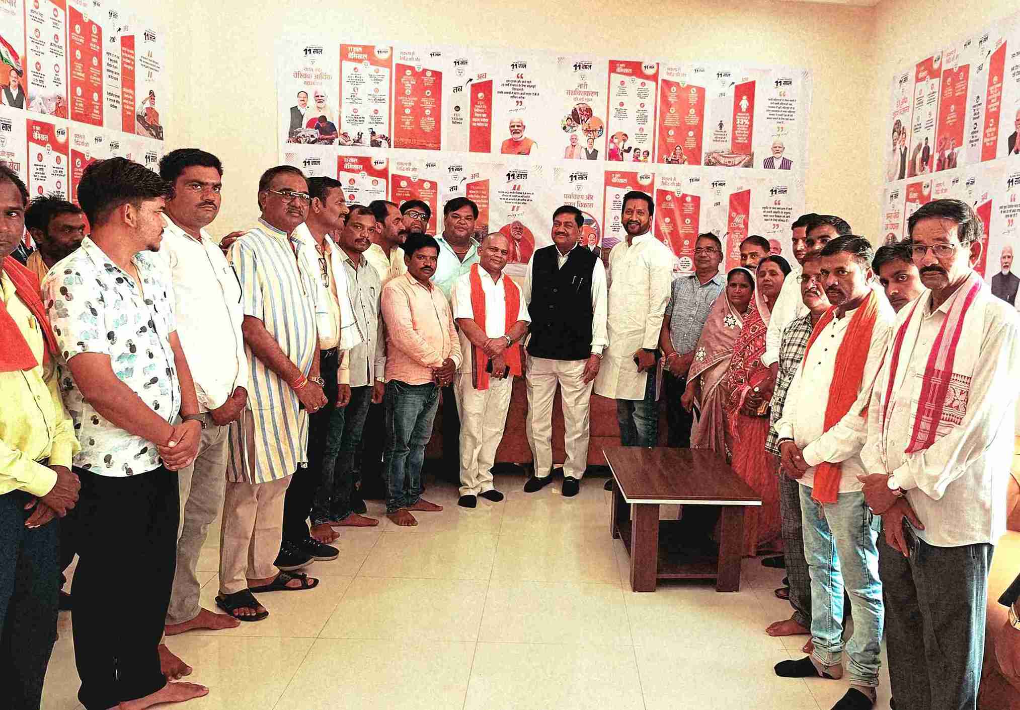 खैरागढ़. "गरीब कल्याण के 11 वर्ष: केसीजी भाजपा कार्यालय में लगी प्रदर्शनी, मंत्री दयालदास ने की सराहना"