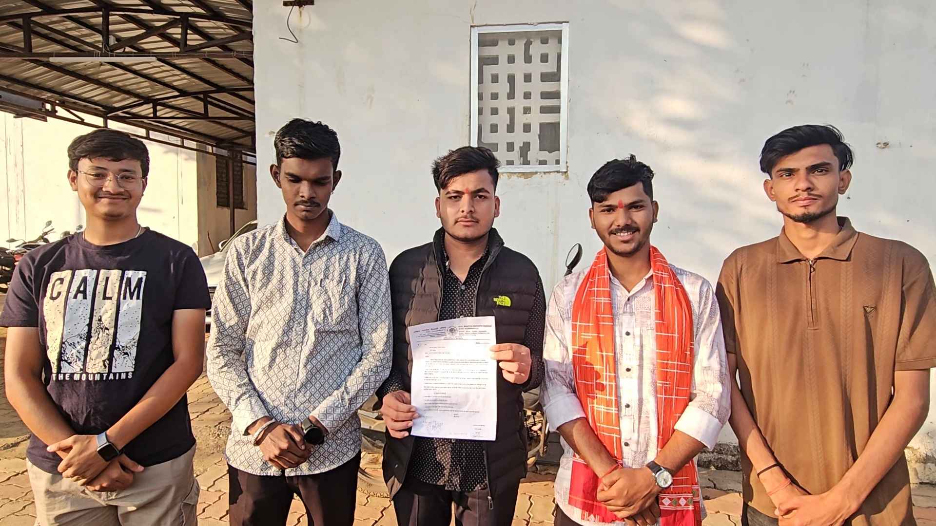 खैरागढ़. नगर में अव्यवस्थित यातायात पर ABVP ने उठाई आवाज प्रमुख चौक-चौराहों पर ट्रैफिक पुलिस की तैनाती की मांग