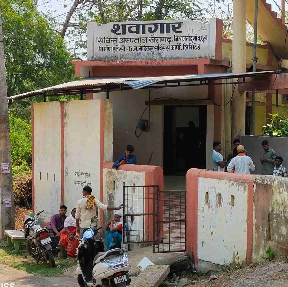 खैरागढ़. बेटे के साथ बाइक में तेंदूपत्ता तोड़ने जा रही महिला की सड़क हादसे में मौत, गड्ढे में बाइक फिसलने से हुआ हादसा