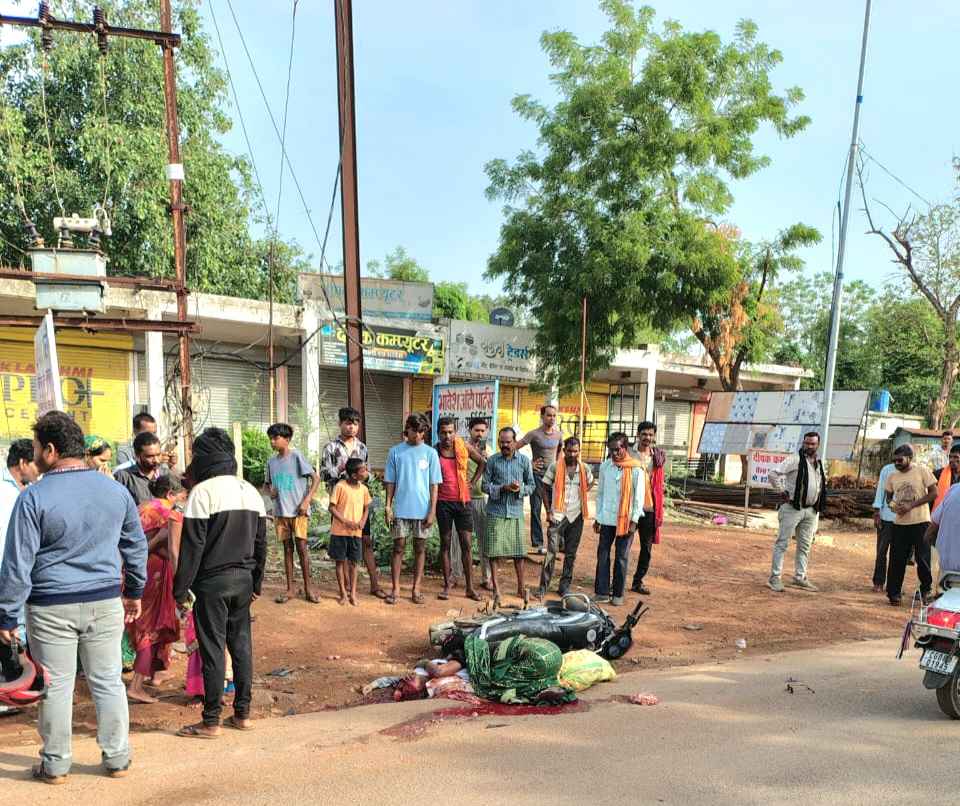 खैरागढ़ ब्रेकिंग. गंडई-कवर्धा मुख्य मार्ग में दर्दनाक सड़क हादसा: तेज रफ्तार हाइवा ने बाइक को मारी टक्कर दादा और पोते की मौके पर मौत