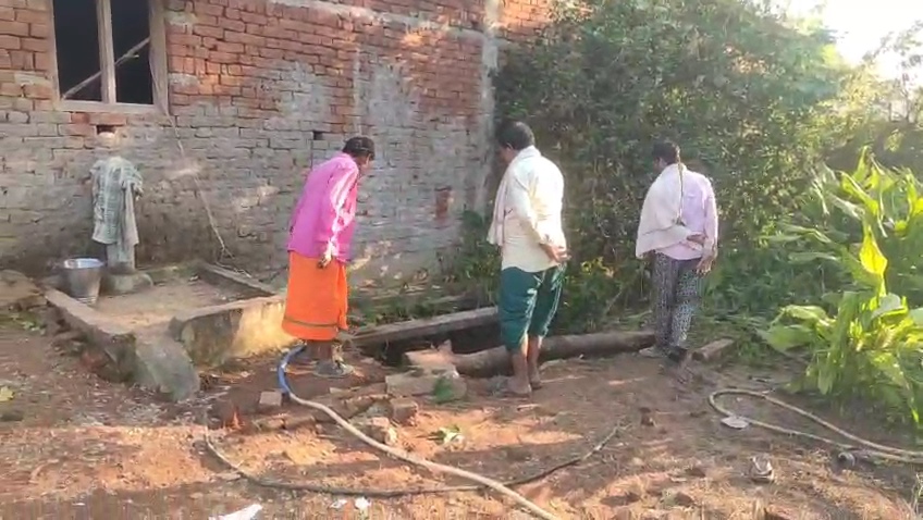 खैरागढ़ ब्रेकिंग. घर के कुएं में तैरते मिला भाई-बहन का शव, जांच में जुटी पुलिस